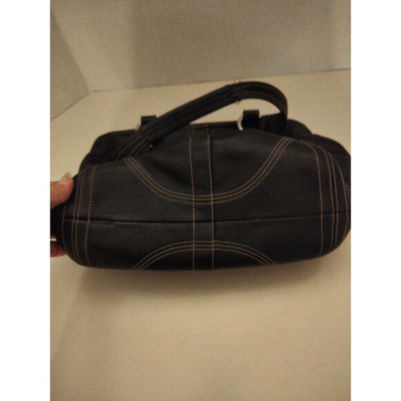 Authentic Coach black leather 8" x 13" shoulder bag - Picture 12 of 12